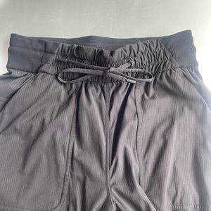 NWOT Lululemon Joggers Size 4